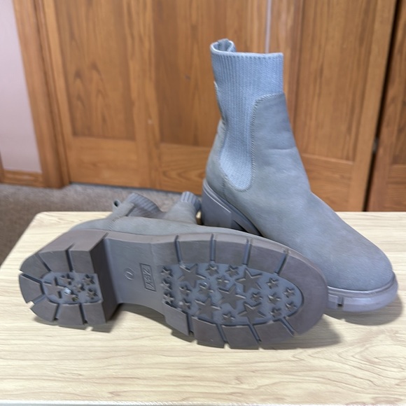 Gray suede wedge heal boots NWOT - Picture 5 of 5